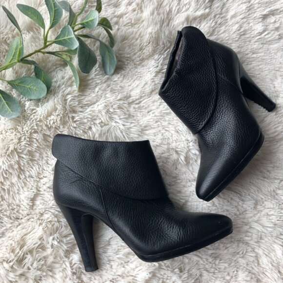 Banana Republic Black Pebbled Leather Heeled Ankle Bootie Sz 7 B - Picture 5 of 7